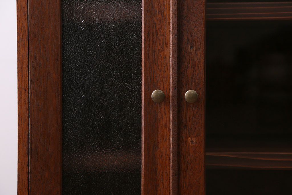 アンティーク家具　ダイヤガラス入り!小振りな収納棚