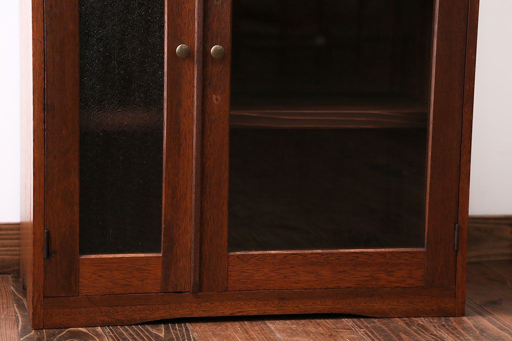 アンティーク家具　ダイヤガラス入り!小振りな収納棚