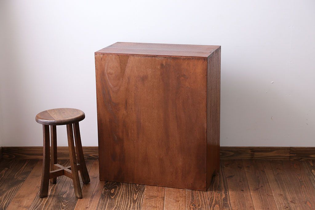 アンティーク家具　ダイヤガラス入り!小振りな収納棚