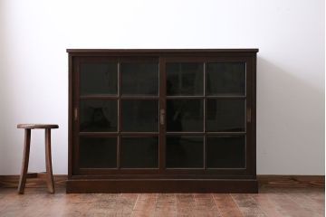 アンティーク家具　おしゃれな横型ガラス戸棚