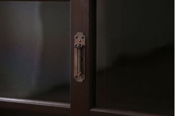 アンティーク家具　おしゃれな横型ガラス戸棚