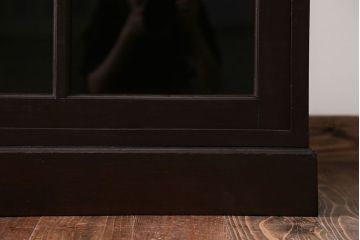 アンティーク家具　おしゃれな横型ガラス戸棚