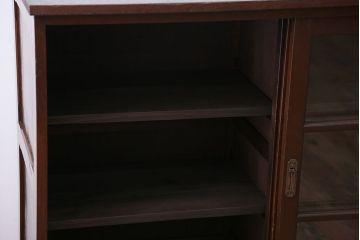 アンティーク家具　おしゃれな横型ガラス戸棚