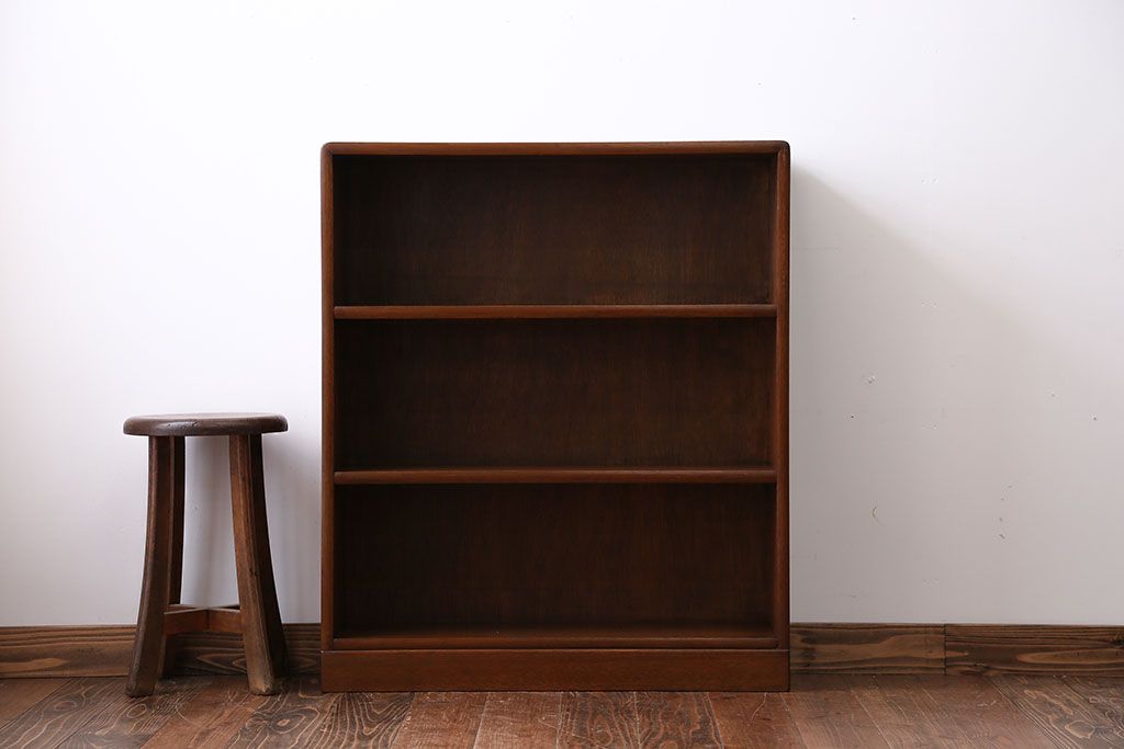 アンティーク家具　シンプルで小さな3段本棚