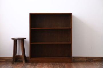 アンティーク家具　シンプルで小さな3段本棚