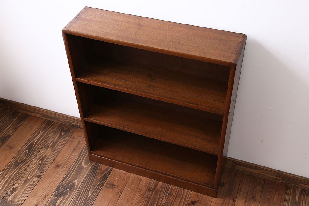 アンティーク家具　シンプルで小さな3段本棚