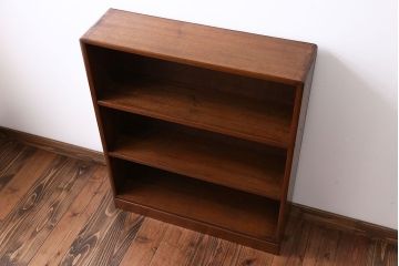 アンティーク家具　シンプルで小さな3段本棚