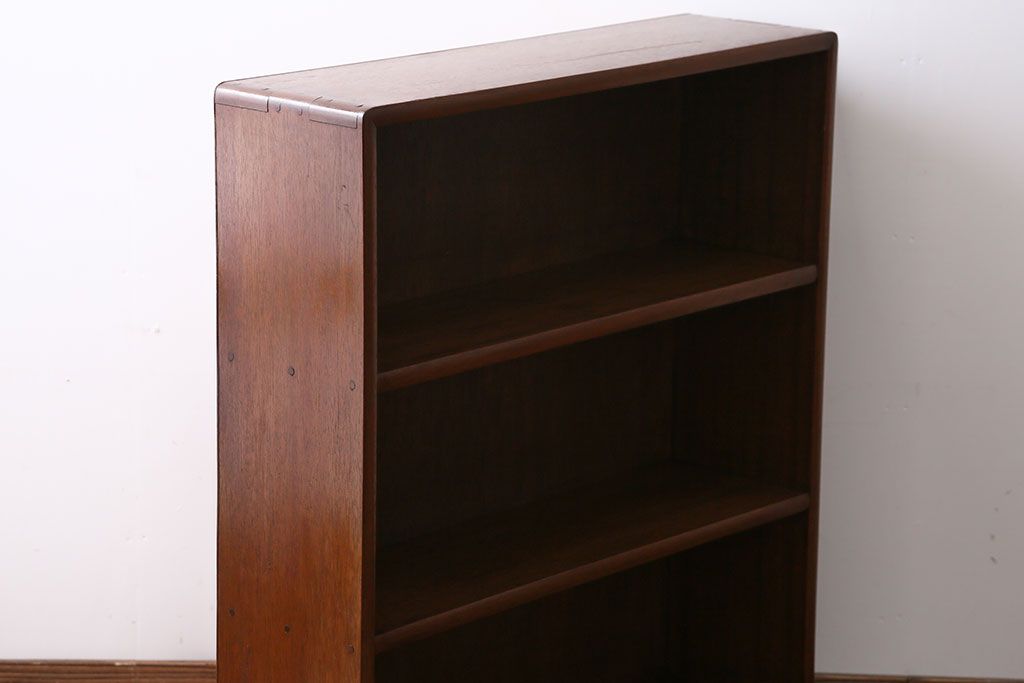 アンティーク家具　シンプルで小さな3段本棚