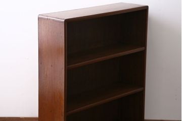 アンティーク家具　シンプルで小さな3段本棚