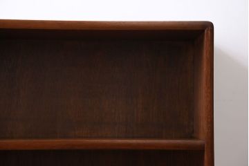 アンティーク家具　シンプルで小さな3段本棚