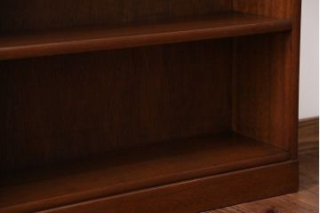 アンティーク家具　シンプルで小さな3段本棚