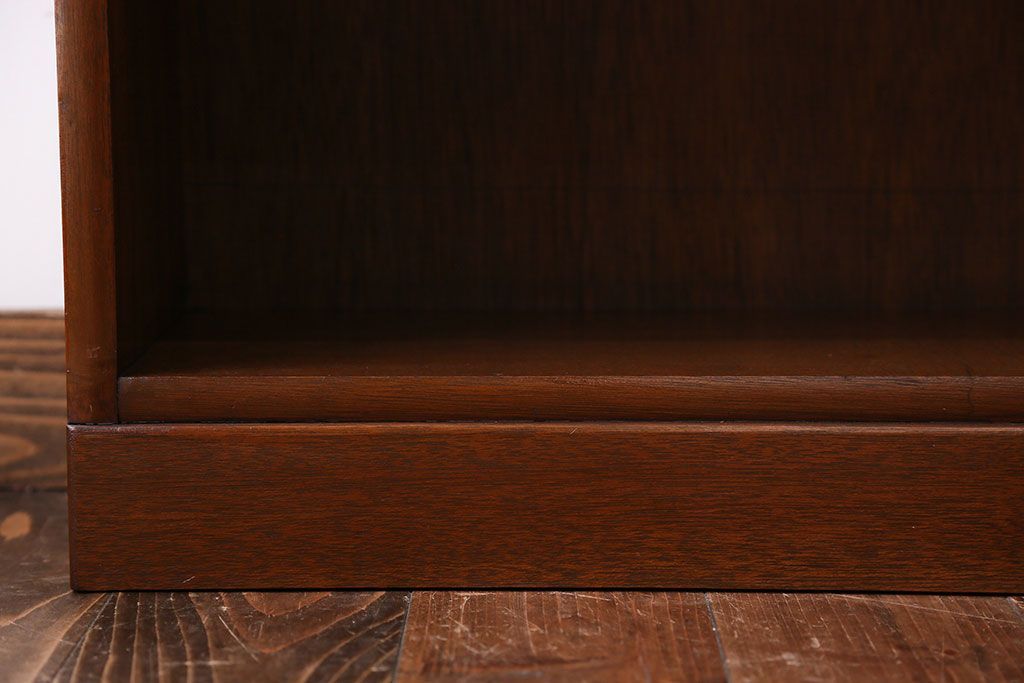 アンティーク家具　シンプルで小さな3段本棚