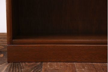 アンティーク家具　シンプルで小さな3段本棚