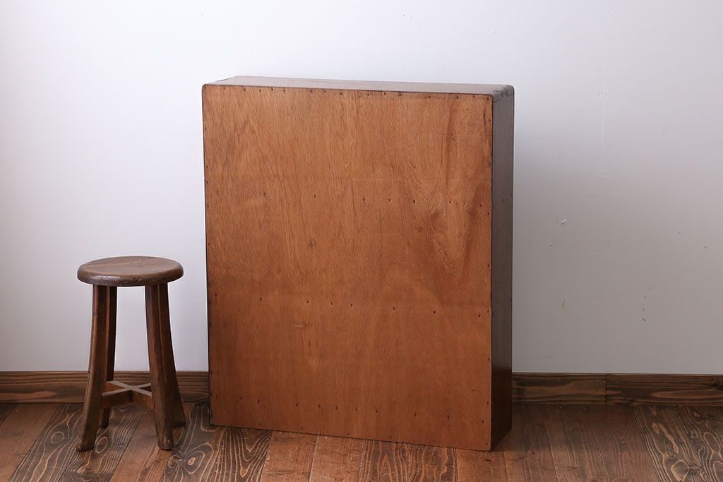 アンティーク家具　シンプルで小さな3段本棚