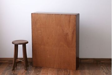 アンティーク家具　シンプルで小さな3段本棚