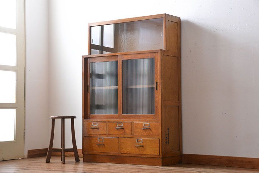 アンティーク家具　ネームプレート付き!モールガラス入り本箱