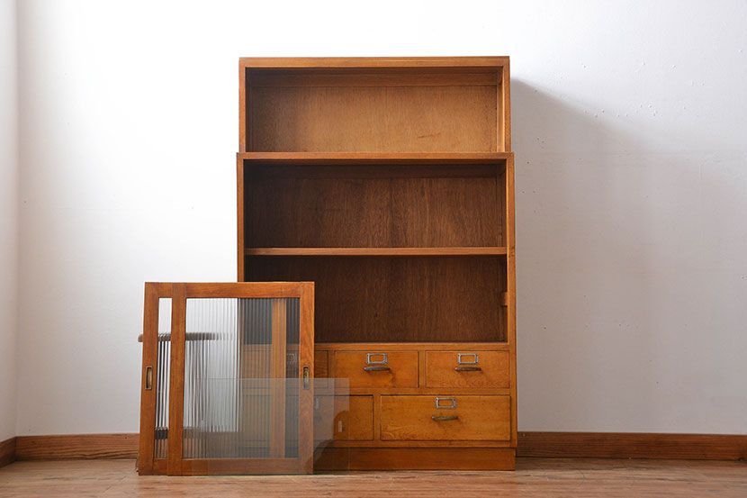 アンティーク家具　ネームプレート付き!モールガラス入り本箱