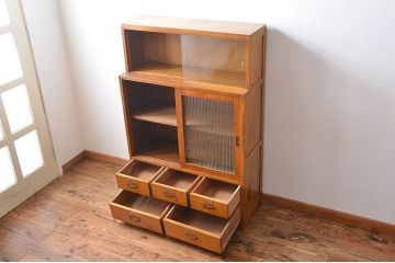 アンティーク家具　ネームプレート付き!モールガラス入り本箱