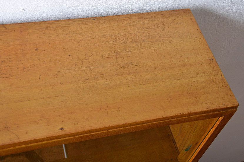 アンティーク家具　ネームプレート付き!モールガラス入り本箱