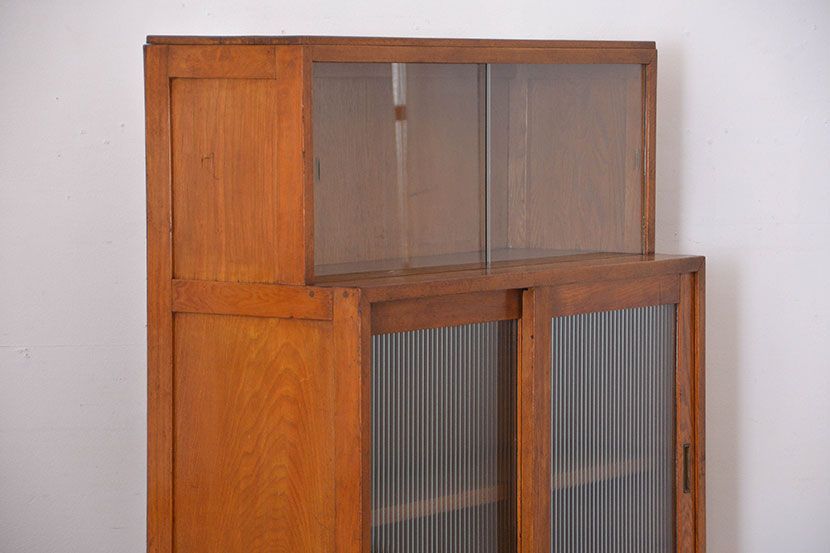 アンティーク家具　ネームプレート付き!モールガラス入り本箱