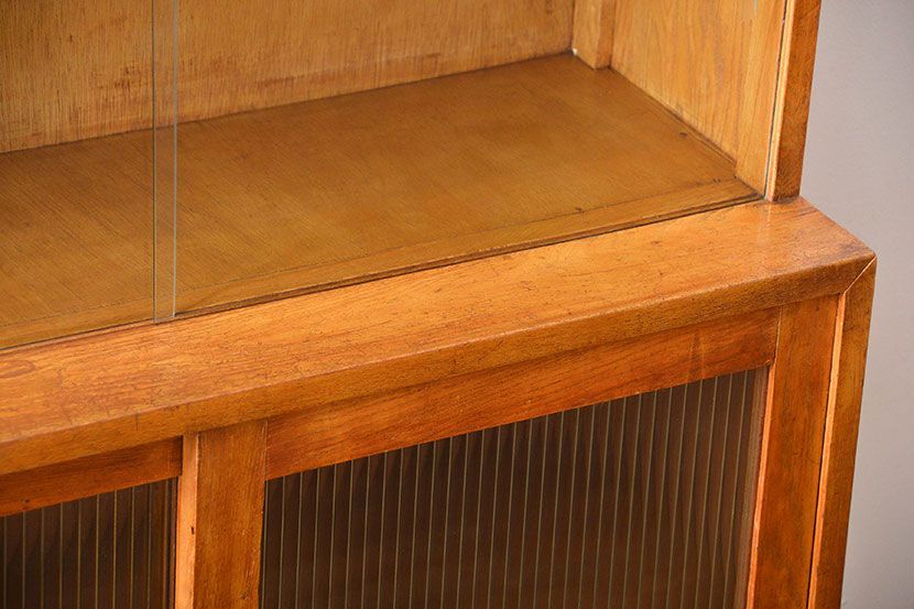 アンティーク家具　ネームプレート付き!モールガラス入り本箱