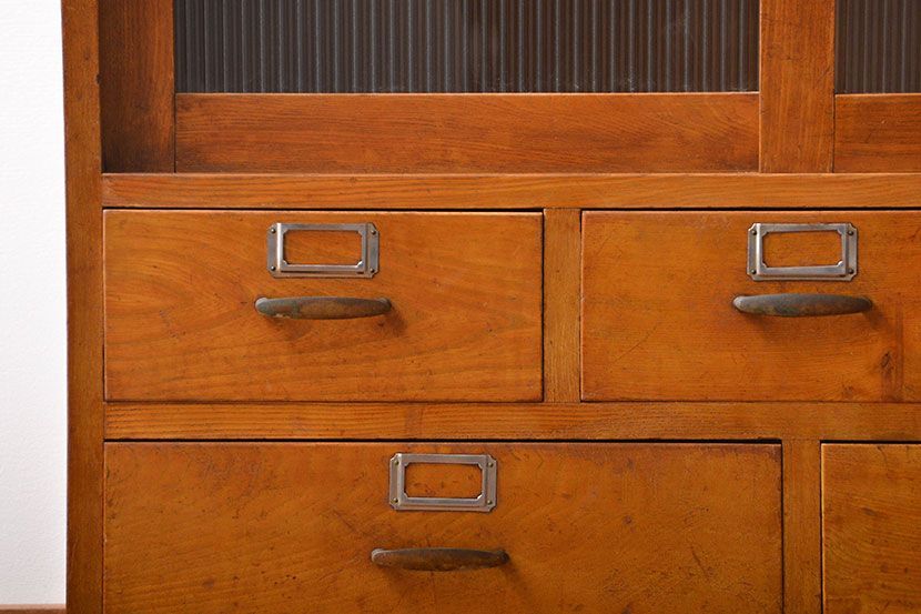 アンティーク家具　ネームプレート付き!モールガラス入り本箱