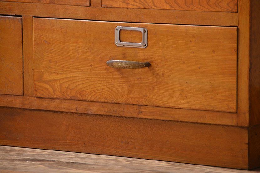 アンティーク家具　ネームプレート付き!モールガラス入り本箱