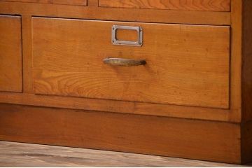 アンティーク家具　ネームプレート付き!モールガラス入り本箱