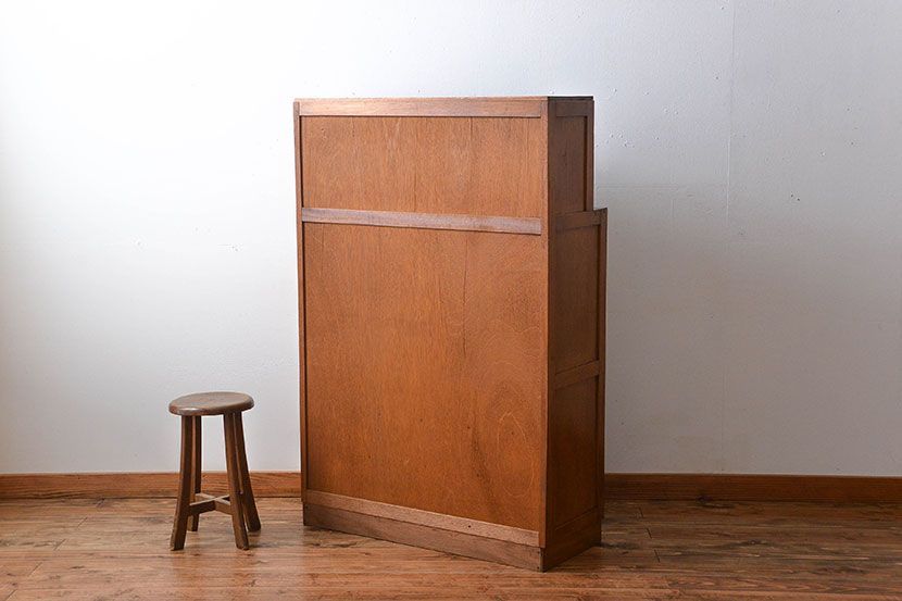 アンティーク家具　ネームプレート付き!モールガラス入り本箱