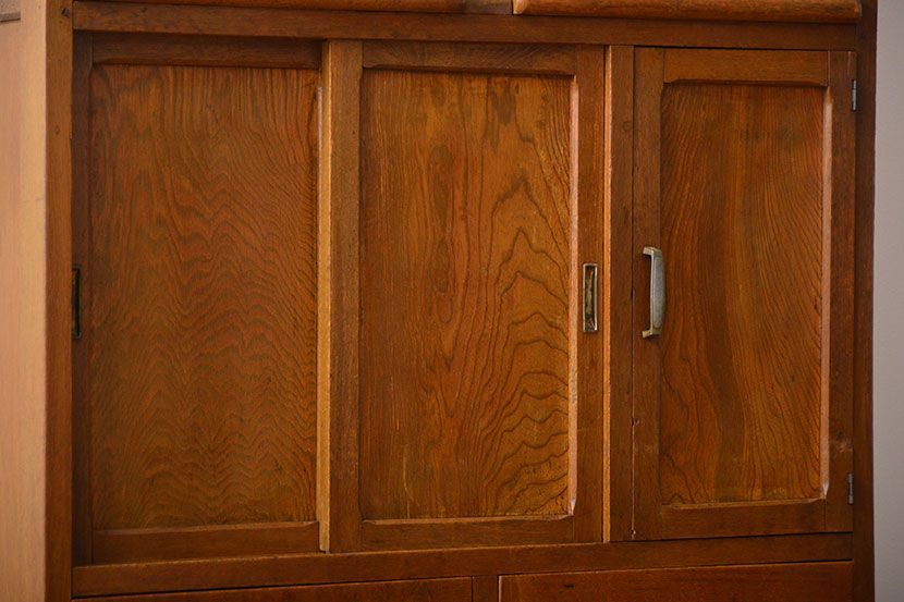 レトロ家具　昭和レトロ　脚付き食器棚