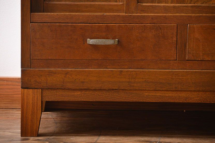 レトロ家具　昭和レトロ　脚付き食器棚