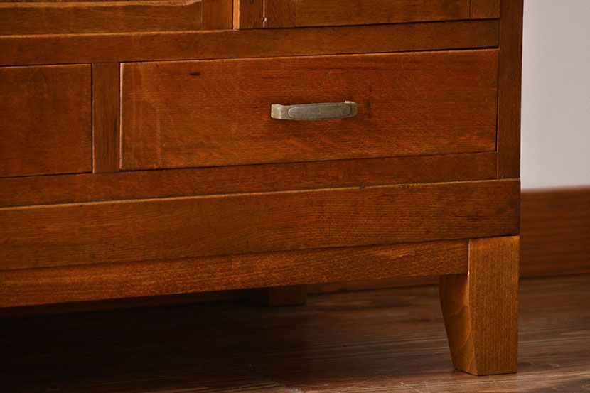 レトロ家具　昭和レトロ　脚付き食器棚