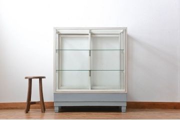 アンティーク家具　アンティークペイント　脚付きガラスケース(1)