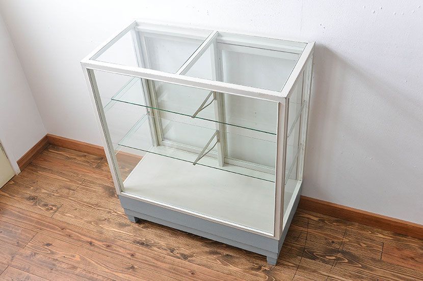 アンティーク家具　アンティークペイント　脚付きガラスケース(1)