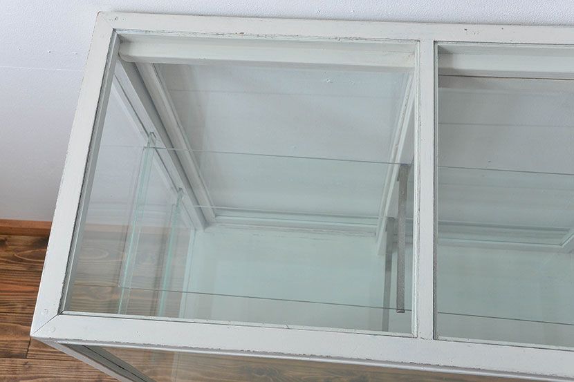 アンティーク家具　アンティークペイント　脚付きガラスケース(1)