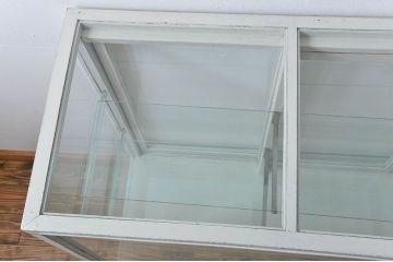 アンティーク家具　アンティークペイント　脚付きガラスケース(1)
