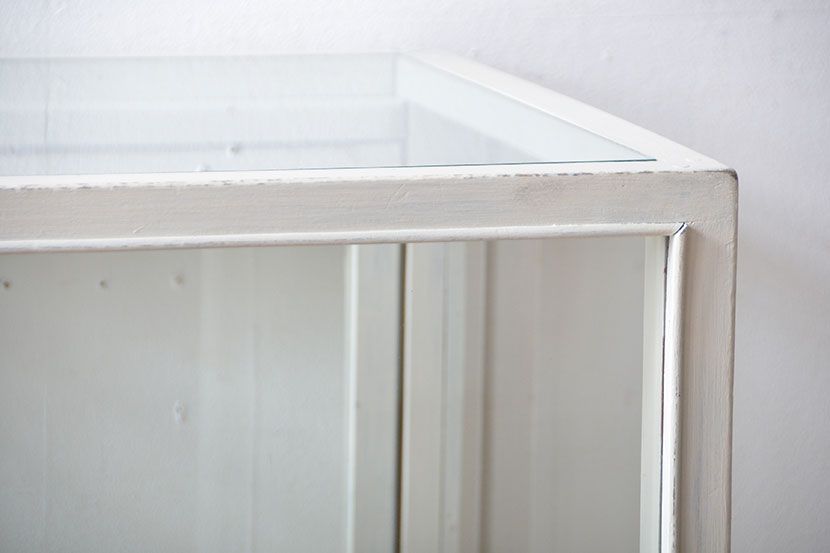 アンティーク家具　アンティークペイント　脚付きガラスケース(1)