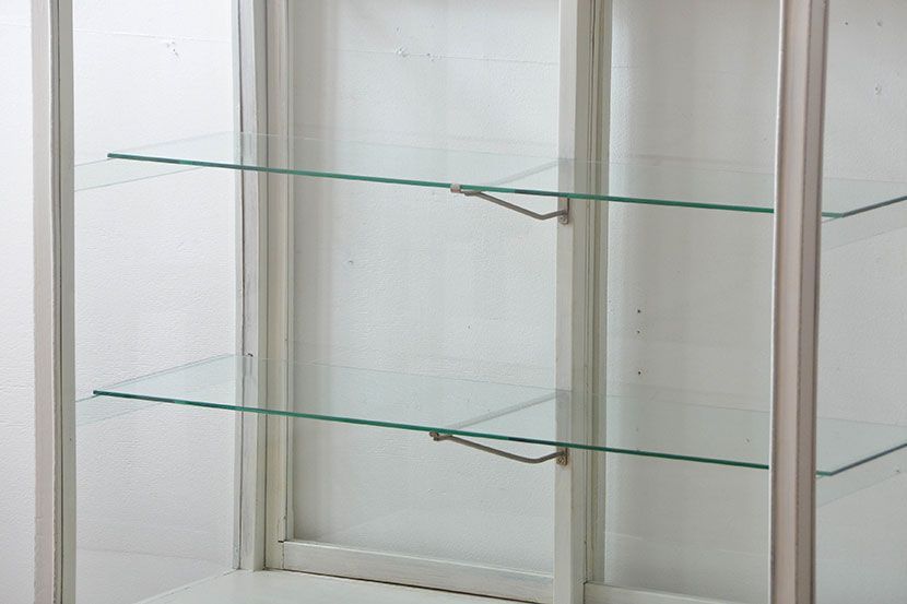 アンティーク家具　アンティークペイント　脚付きガラスケース(1)