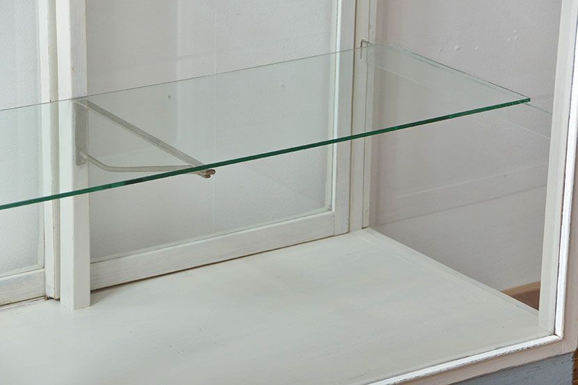 アンティーク家具　アンティークペイント　脚付きガラスケース(1)