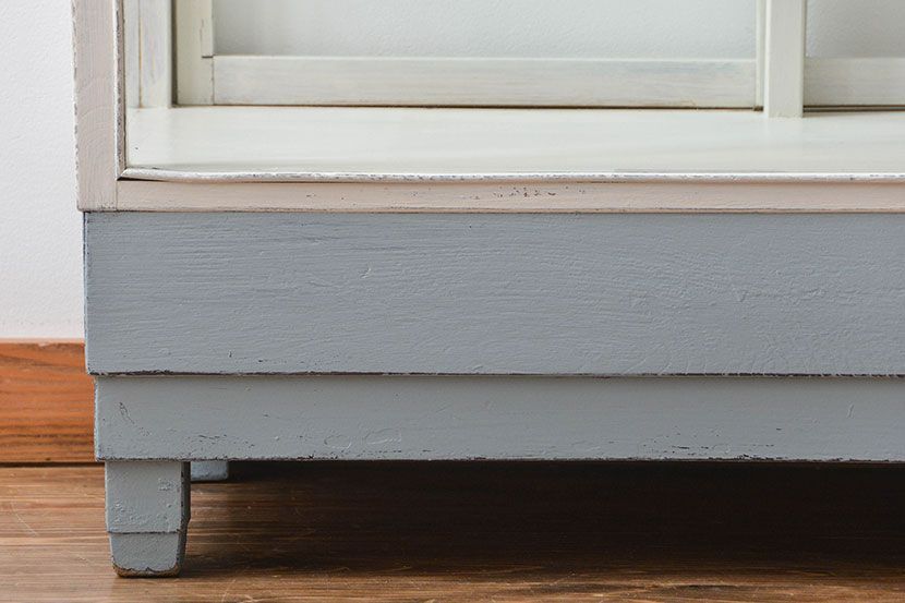 アンティーク家具　アンティークペイント　脚付きガラスケース(1)