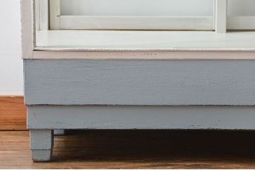 アンティーク家具　アンティークペイント　脚付きガラスケース(1)