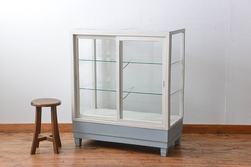 アンティーク家具　アンティークペイント　脚付きガラスケース(1)