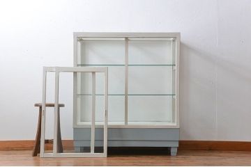 アンティーク家具　アンティークペイント　脚付きガラスケース(1)