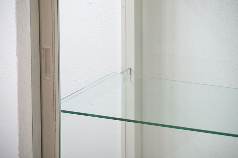 アンティーク家具　アンティークペイント　脚付きガラスケース(1)