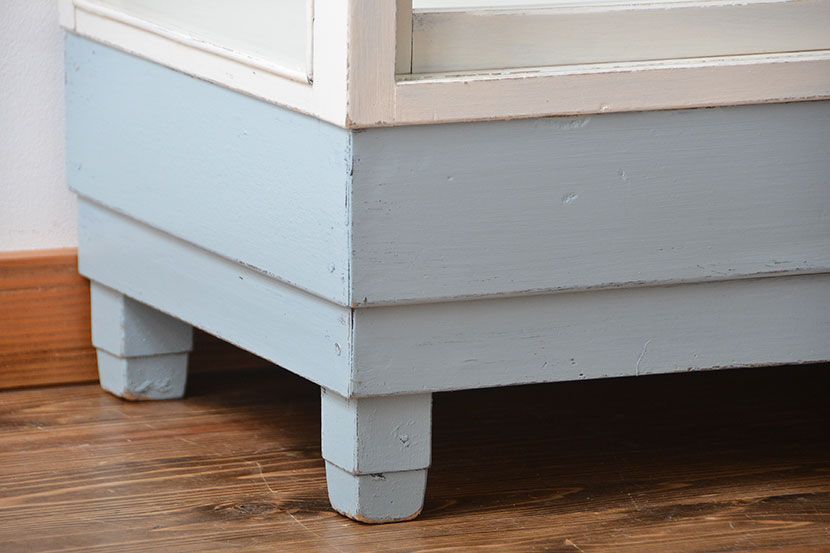 アンティーク家具　アンティークペイント　脚付きガラスケース(1)