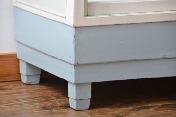 アンティーク家具　アンティークペイント　脚付きガラスケース(1)