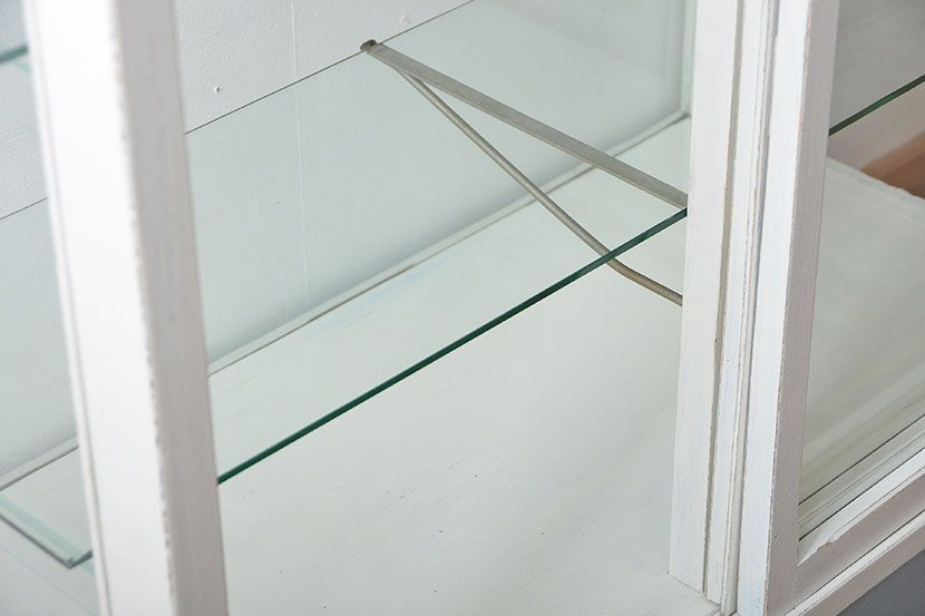 アンティーク家具　アンティークペイント　脚付きガラスケース(1)