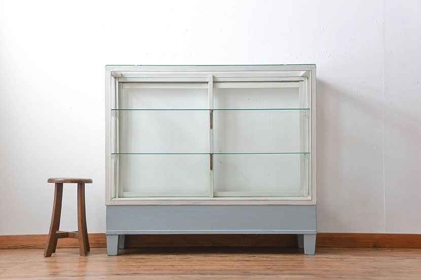 アンティーク家具　アンティークペイント　脚付きガラスケース(2)