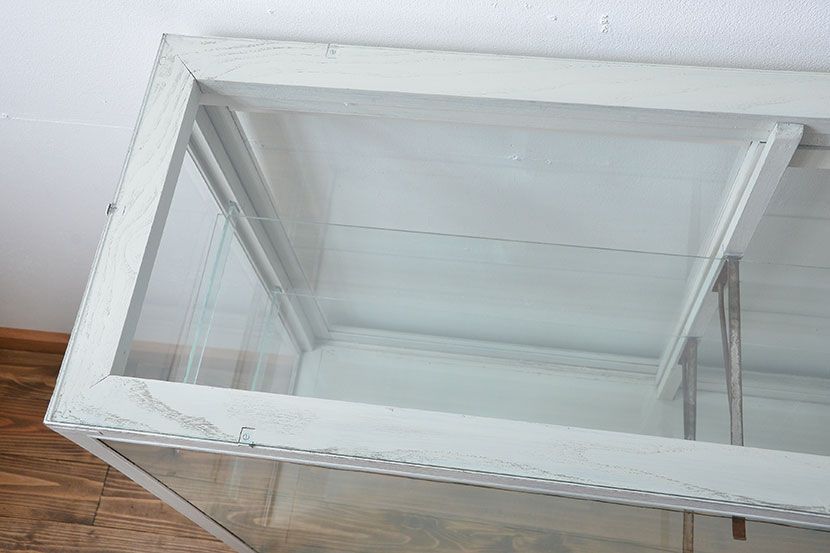 アンティーク家具　アンティークペイント　脚付きガラスケース(2)