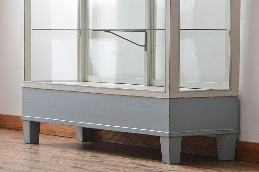 アンティーク家具　アンティークペイント　脚付きガラスケース(2)